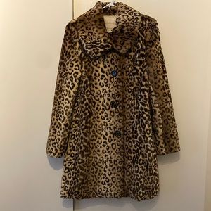 Faux leopard print swing coat, size M, great condition. Very warm and soft!
